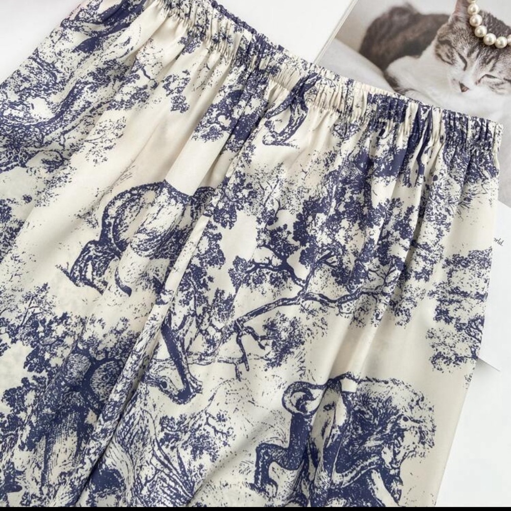 Elegant Painted Pajama Lounge Wear - Picture 2 of 6